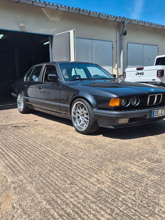 Schwarz Gebraucht 1990 BMW 730 Performance Limousine | 16.990 € - Bild 1/4