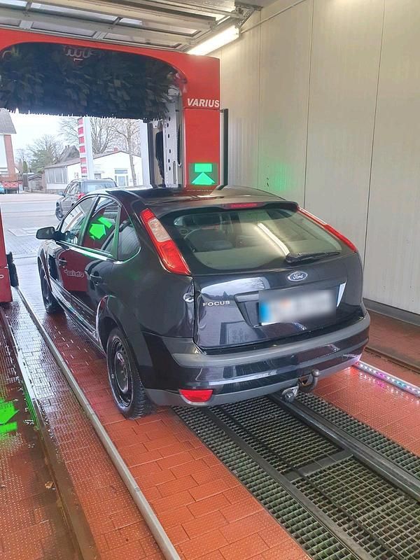 Schwarz Gebraucht 2005 Ford Focus Limousine | 400 € (Superpreis) - Bild 1/4