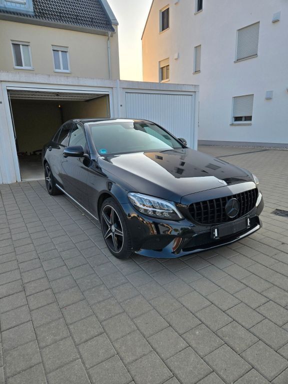 Schwarz Gebraucht 2019 Mercedes C220 Limousine | 21.500 € (Superpreis) - Bild 1/4