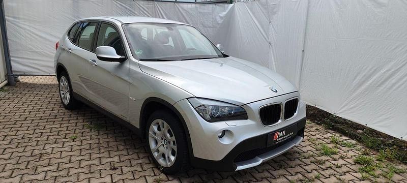 Silber Gebraucht 2010 BMW X1 Sport Line SUV | 9.999 € (Fairer Preis) - Bild 1/4