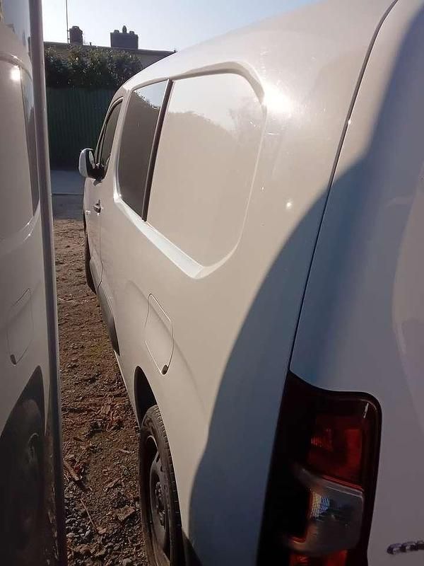 Gebraucht Opel Combo 102 PS (75 kW) 2021 Weiß Van / Kleinbus