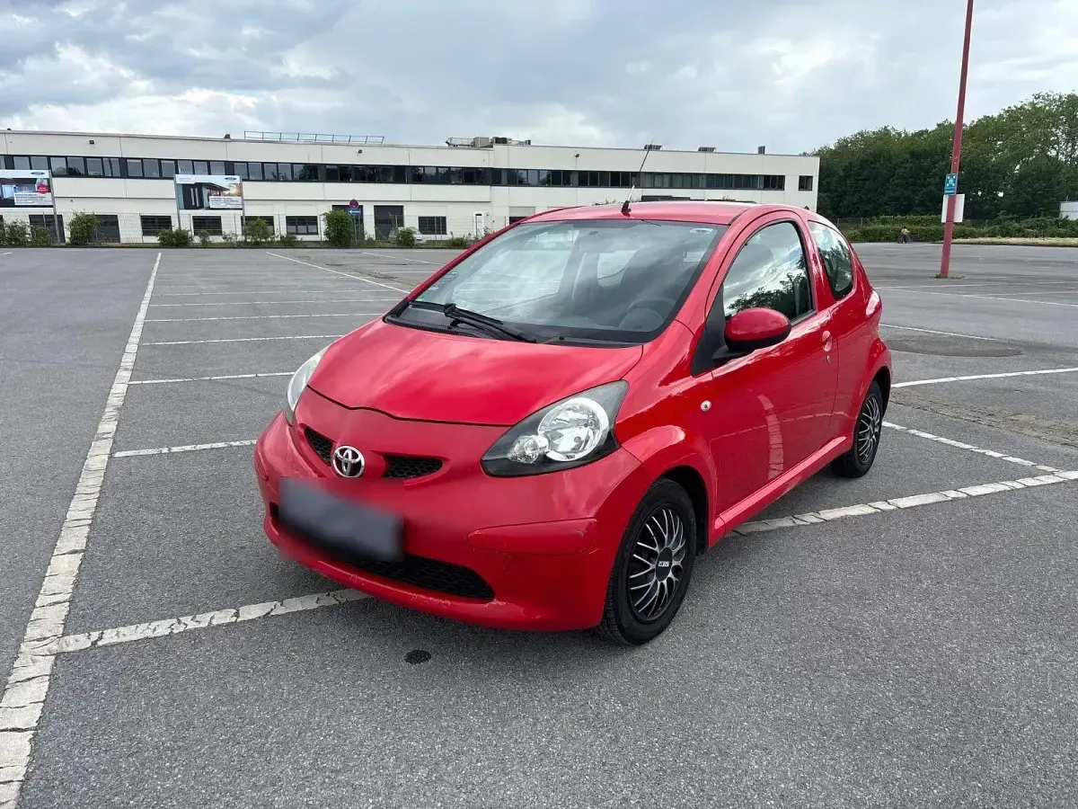 Gebraucht Toyota Aygo 68 PS (50 kW) 2008 Rot Kleinwagen
