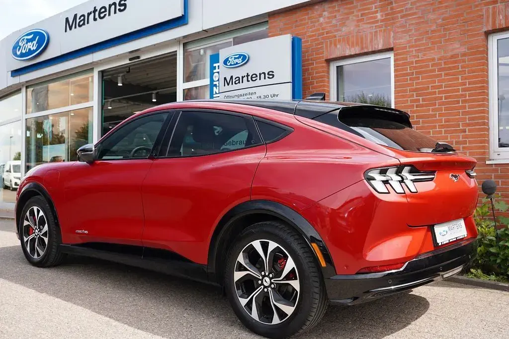 Gebraucht Ford Mustang 269 PS (197 kW) 2022 Rot Limousine