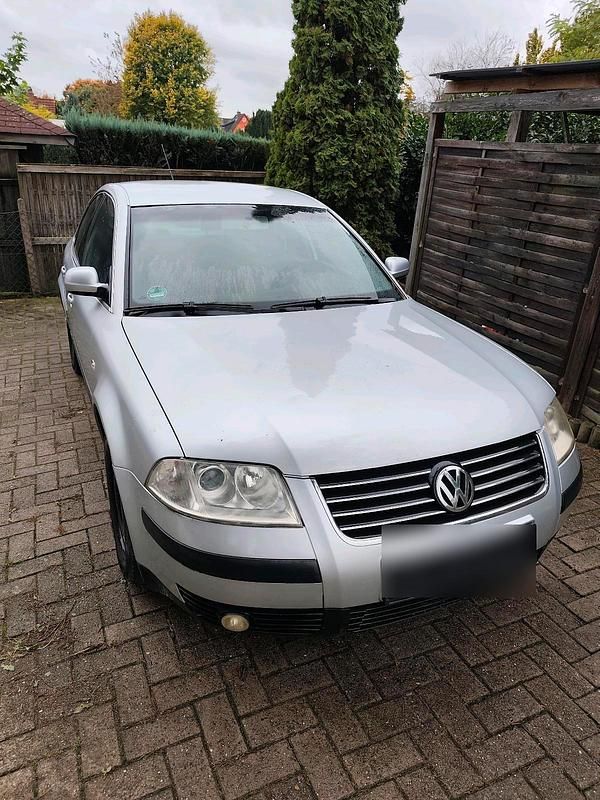 Silber Gebraucht 2002 VW Passat Limousine | 650 € (Guter Preis) - Bild 1/4