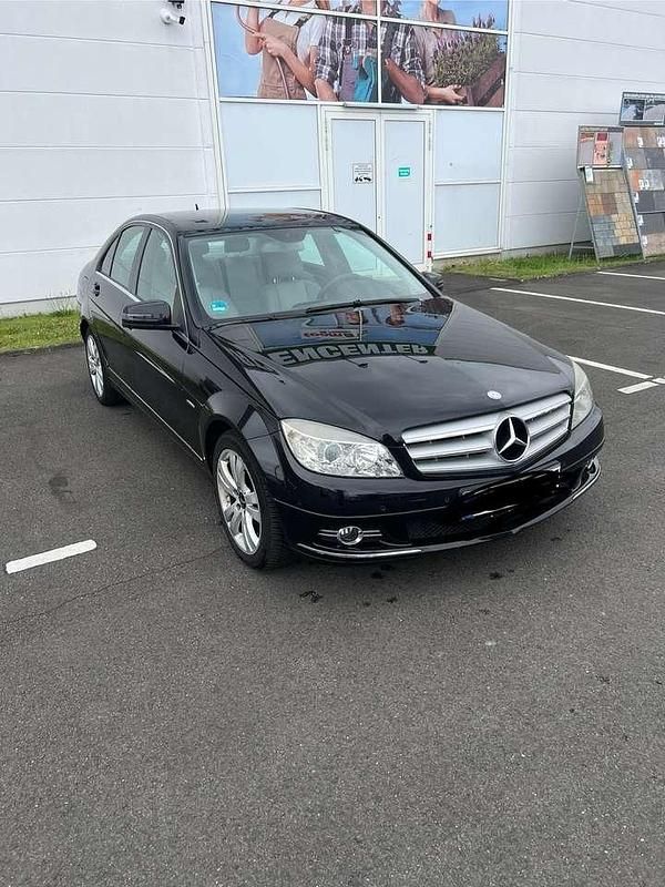 Schwarz Gebraucht 2009 Mercedes C180 Limousine | 5.800 € (Fairer Preis) - Bild 1/4