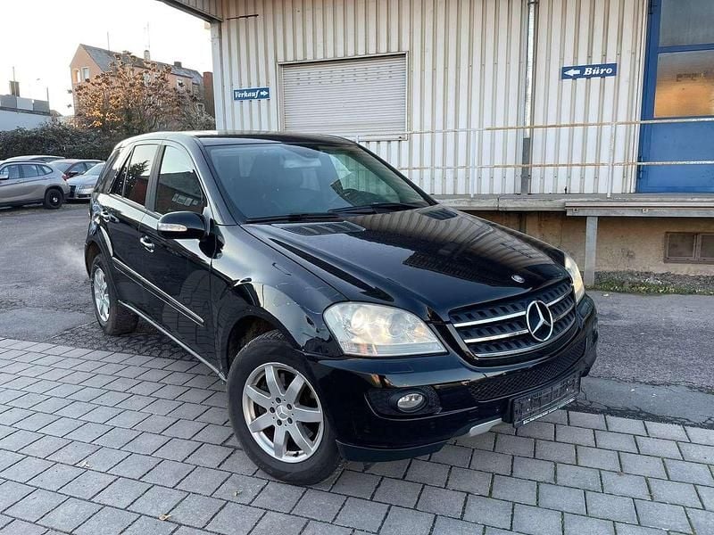 Schwarz Gebraucht 2006 Mercedes ML320 SUV | 4.399 € (Fairer Preis) - Bild 1/4