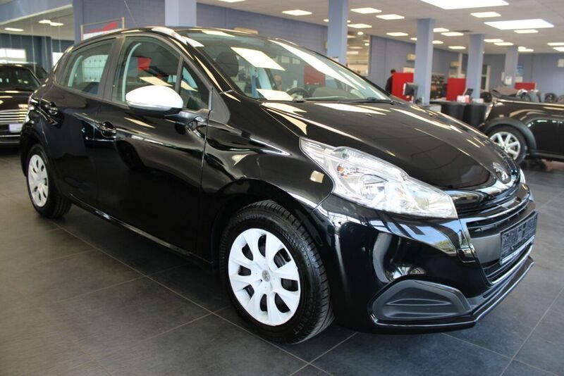 Schwarz Gebraucht 2017 Peugeot 208 Kleinwagen | 6.480 € (Etwas zu teuer) - Bild 1/4
