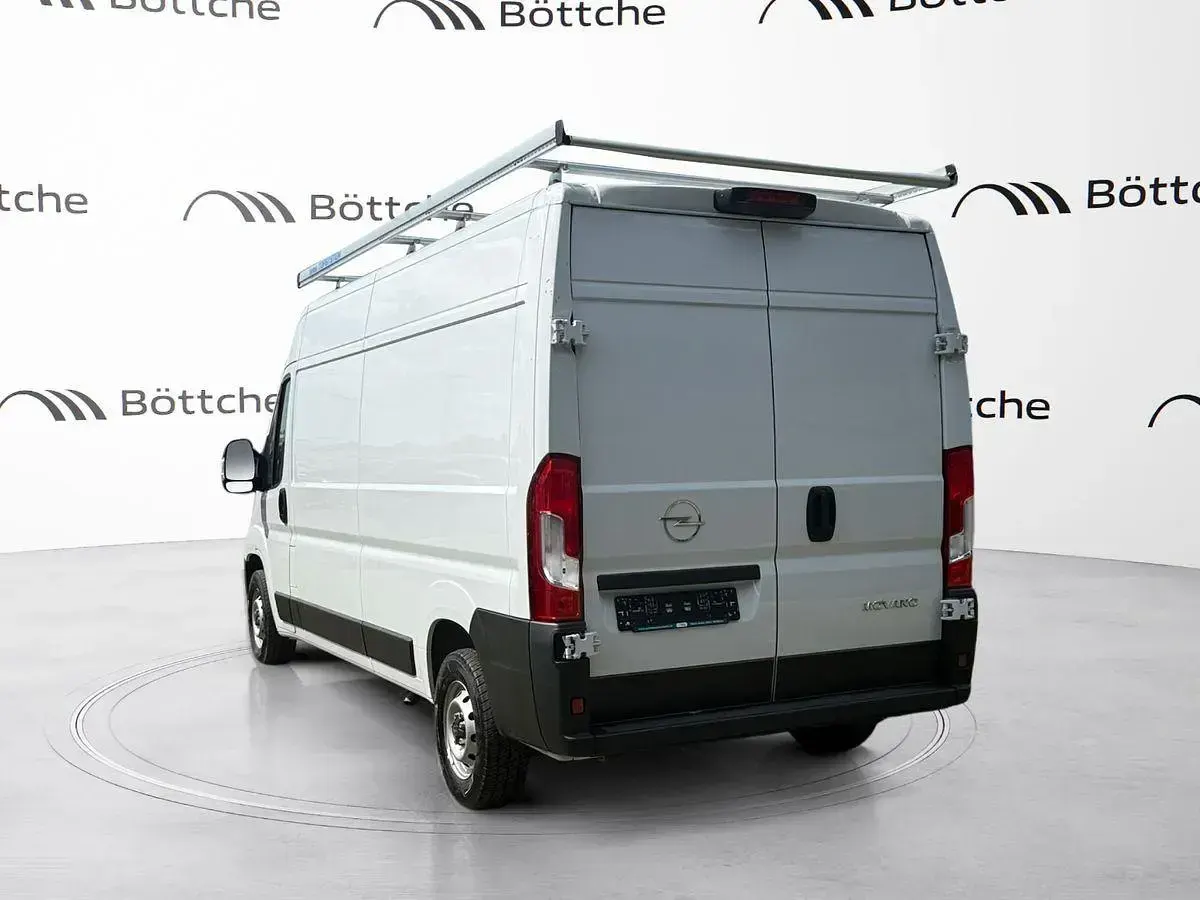 Gebraucht Opel Movano 140 PS (102 kW) 2024 Lackierung weiss icy/typ aussenverkleidung spiegel flach standard Van