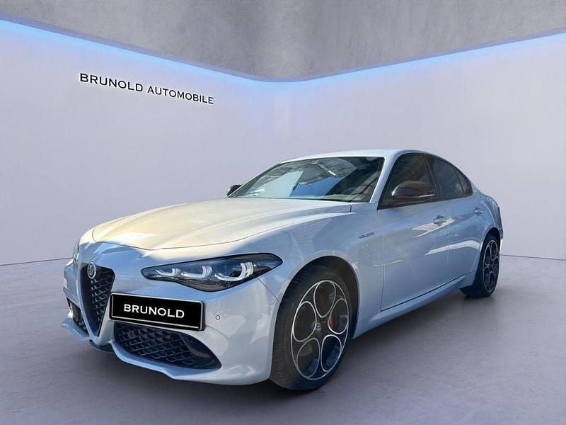 Weiß Gebraucht 2024 Alfa Romeo Giulia Veloce Limousine | 37.900 € (Fairer Preis) - Bild 1/4