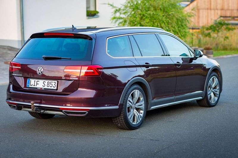 Gebraucht VW Passat Alltrack 239 PS (175 kW) 2017 Braun Kombi