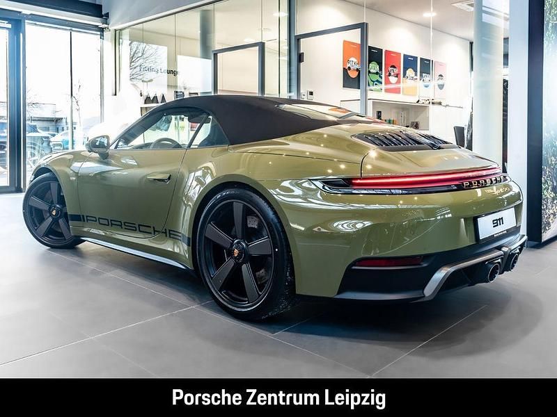 Neu Porsche 992 541 PS (397 kW) 2025 Gruen Cabrio