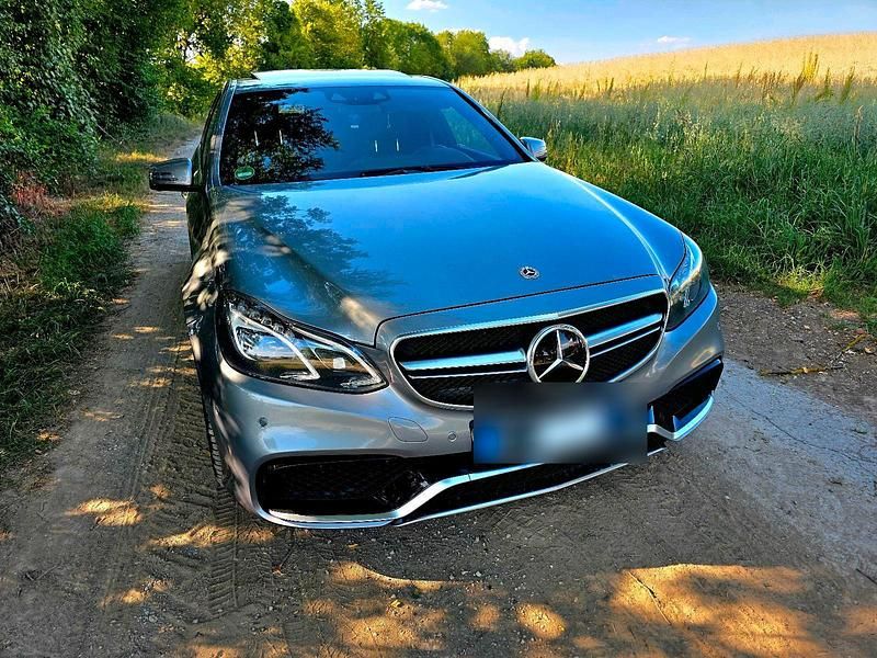 Silber Gebraucht 2013 Mercedes E63 AMG AMG Limousine | 32.490 € (Fairer Preis) - Bild 1/4