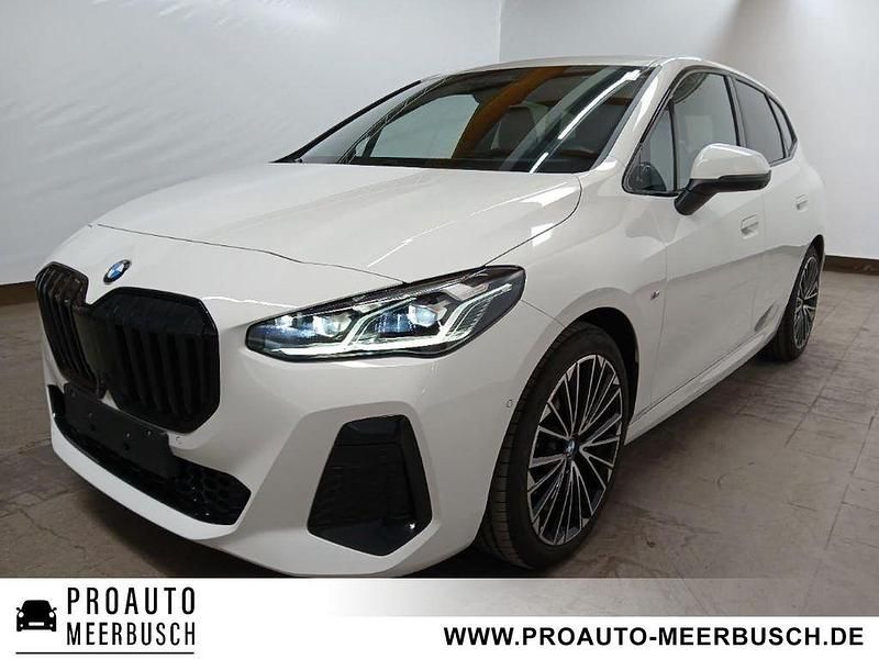 Alpinweiss iii Gebraucht 2024 BMW 218 Active Tourer M Sport Van / Kleinbus | 29.890 € (Guter Preis) - Bild 1/4