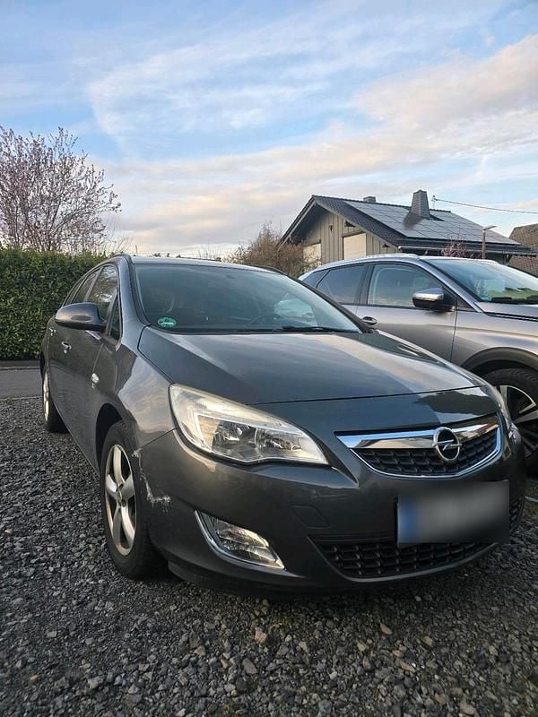 Second-hand Opel Astra 140 CP (102 kW) 2012 Gri Break
