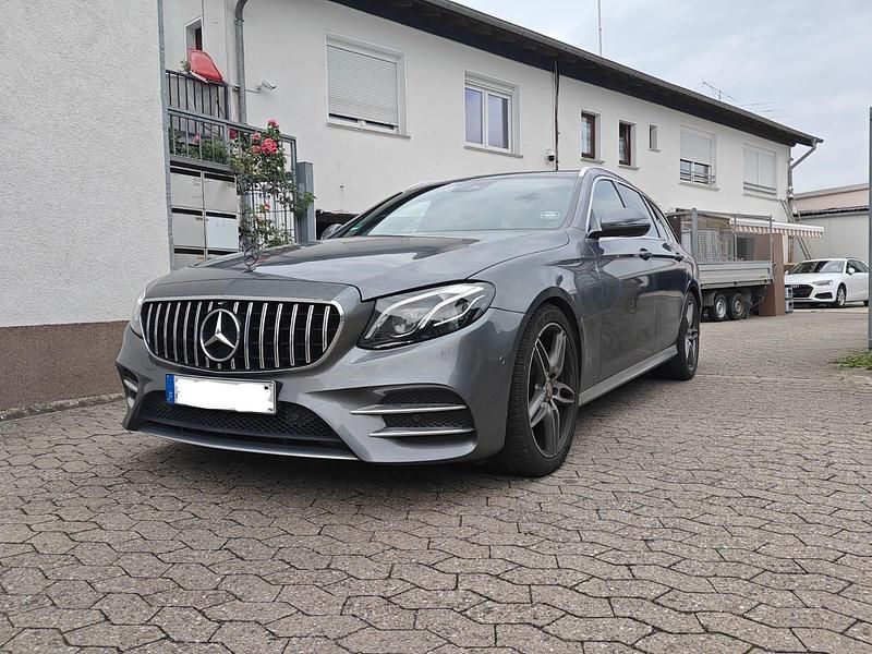 Grau Gebraucht 2017 Mercedes E200 AMG Kombi | 21.500 € (Superpreis) - Bild 1/4