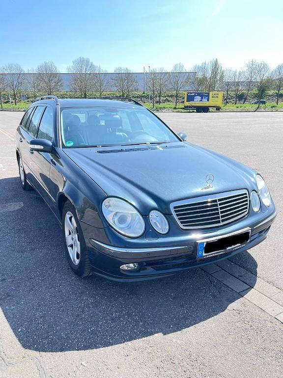 Gebraucht Mercedes E320 Avantgarde 224 PS (164 kW) 2005 Schwarz Limousine