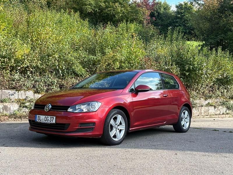 Rot Gebraucht 2013 VW Golf VII Comfortline Limousine | 8.390 € (Guter Preis) - Bild 1/4