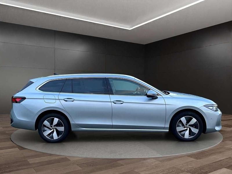 Gebraucht VW Passat Business 150 PS (110 kW) 2024 Silber Kombi
