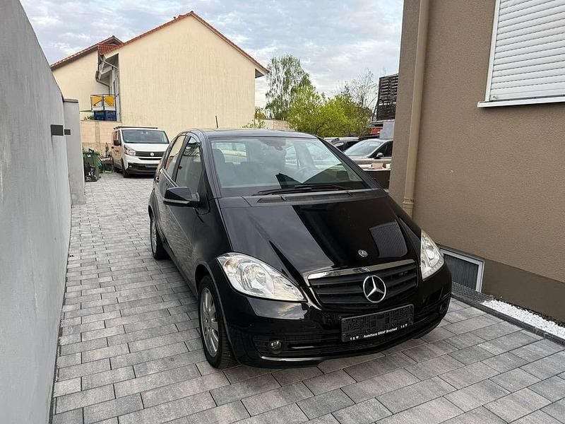Kosmosschwarz metalliclack Gebraucht 2008 Mercedes A150 Kleinwagen | 4.900 € (Fairer Preis) - Bild 1/4
