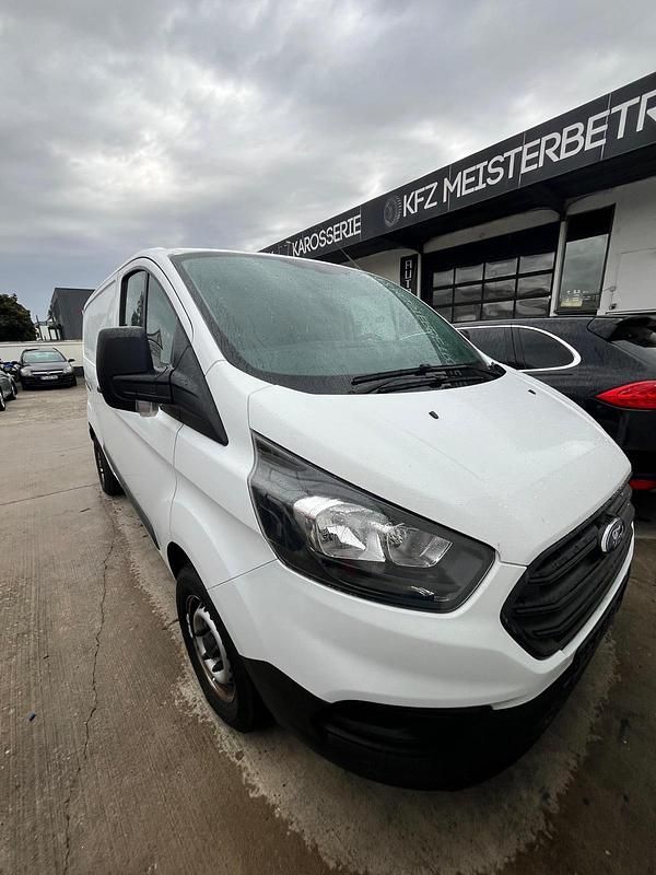 Weiß Gebraucht 2017 Ford Transit Custom Van | 7.200 € (Fairer Preis) - Bild 1/4