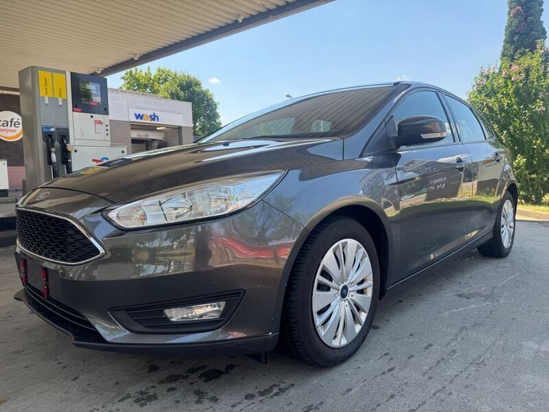 Grau Gebraucht 2015 Ford Focus Business Edition Limousine | 4.290 € (Guter Preis) - Bild 1/4
