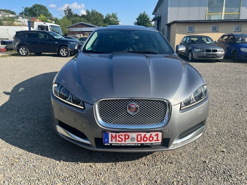 Lunar grey . Gebraucht 2014 Jaguar XF Sportbrake Kombi | 7.900 € (Fairer Preis) - Bild 1/4
