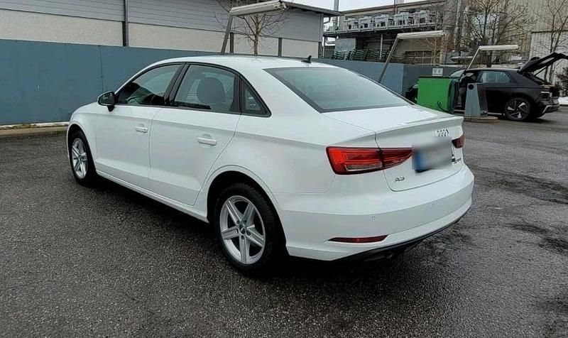 Gebraucht Audi A3 116 PS (85 kW) 2018 Weiß Limousine