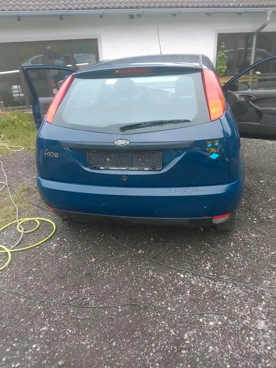Gebraucht Ford Focus 70 PS (51 kW) 2001 Blau Limousine