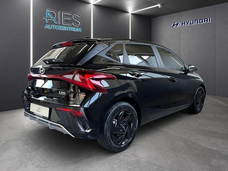 Neu Hyundai i20 Blackline 90 PS (66 kW) 2026 Schwarz Limousine