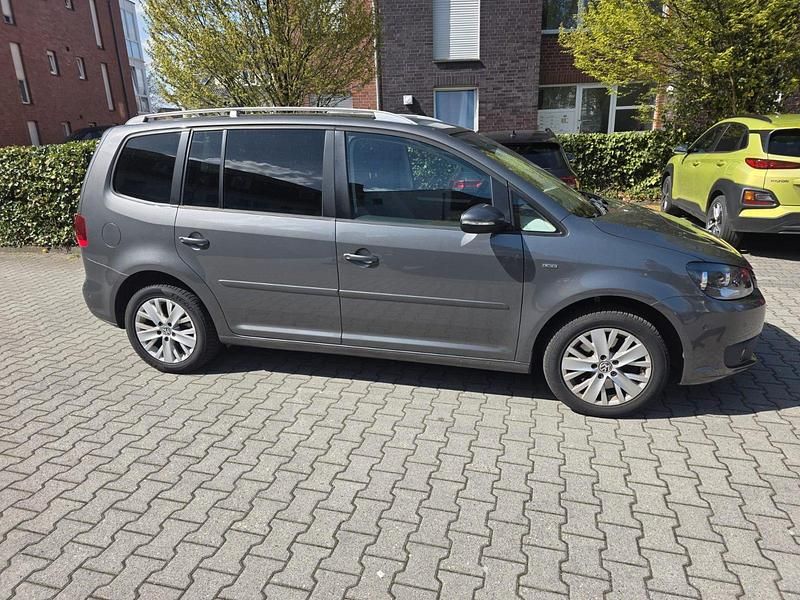 Gebraucht VW Touran 150 PS (110 kW) 2013 Blau Van / Kleinbus