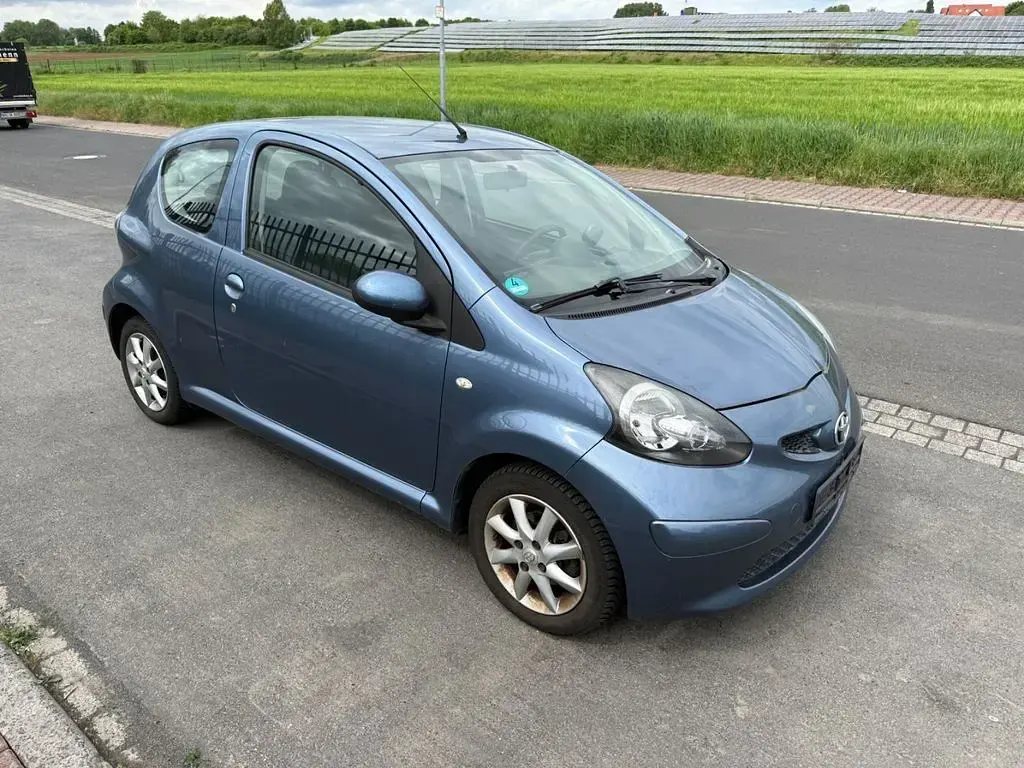 Gebraucht Toyota Aygo Team 68 PS (50 kW) 2008 Blau Kleinwagen