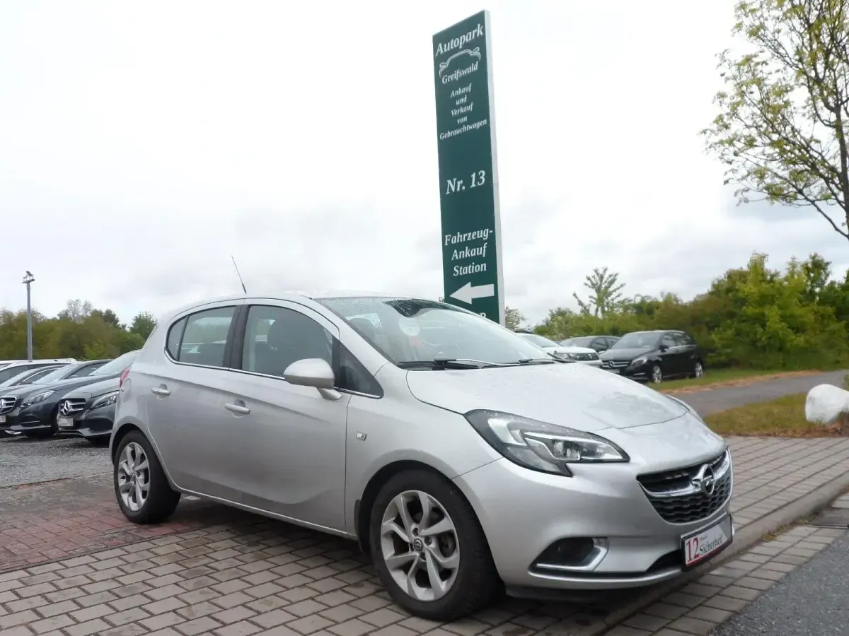 Używany Opel Corsa 90 KM (66 kW) 2016 Srebrny Sedan/Limuzyna