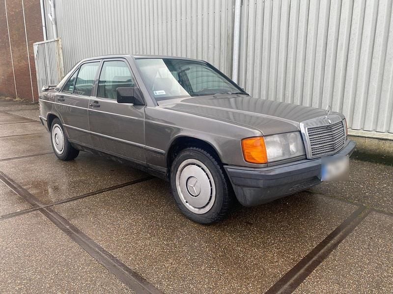 Gebraucht Mercedes 190 72 PS (52 kW) 1985 Grau Limousine