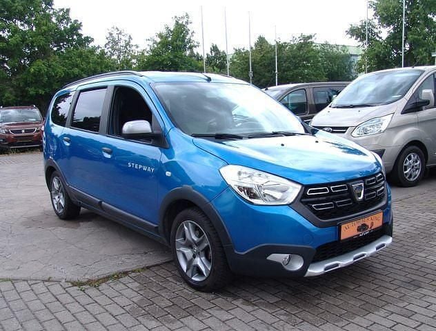 Blau Gebraucht 2018 Dacia Lodgy Stepway Van / Kleinbus | 10.000 € (Fairer Preis) - Bild 1/4