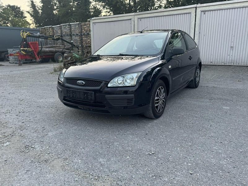 Blau Gebraucht 2006 Ford Focus Limousine | 2.500 € (Fairer Preis) - Bild 1/4