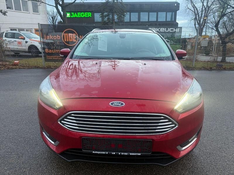 Gebraucht Ford Focus 101 PS (74 kW) 2015 Rot Kombi