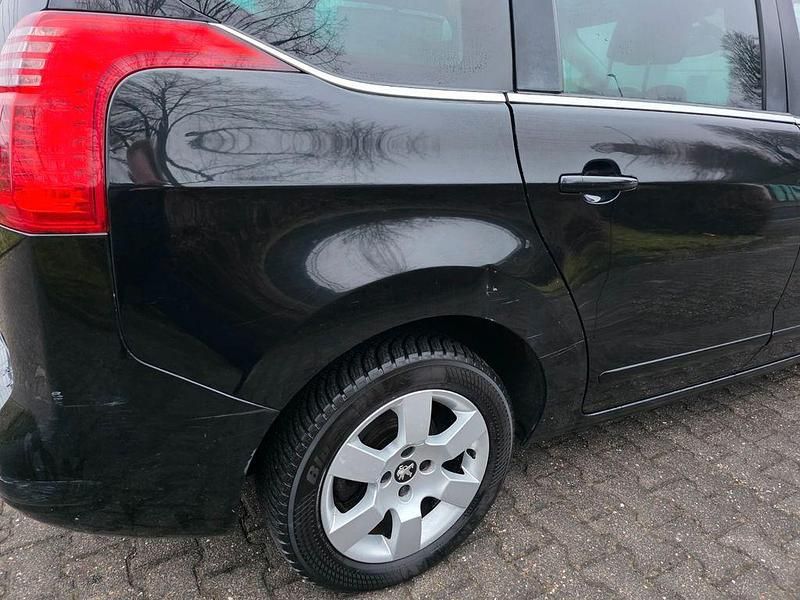 Gebraucht Peugeot 5008 114 PS (83 kW) 2014 Schwarz Van / Kleinbus