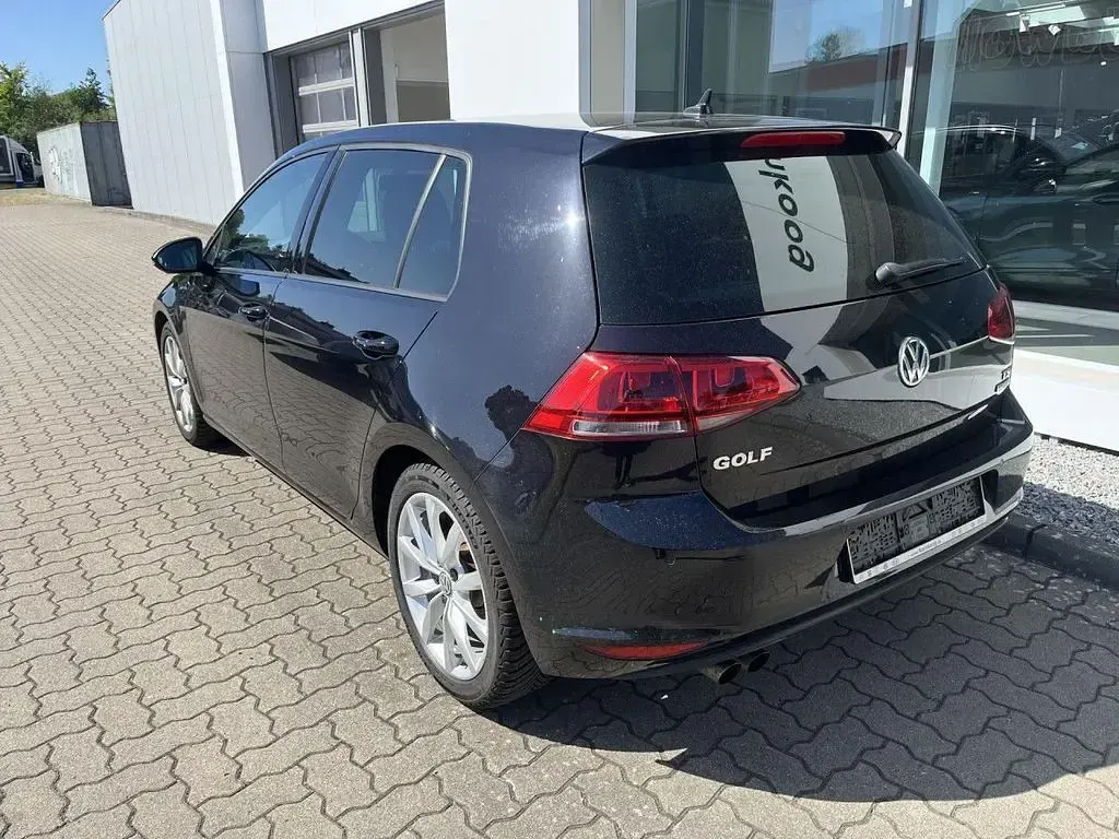Gebraucht VW Golf VII Highline 125 PS (91 kW) 2016 Deep black perleffekt (metallic) Limousine