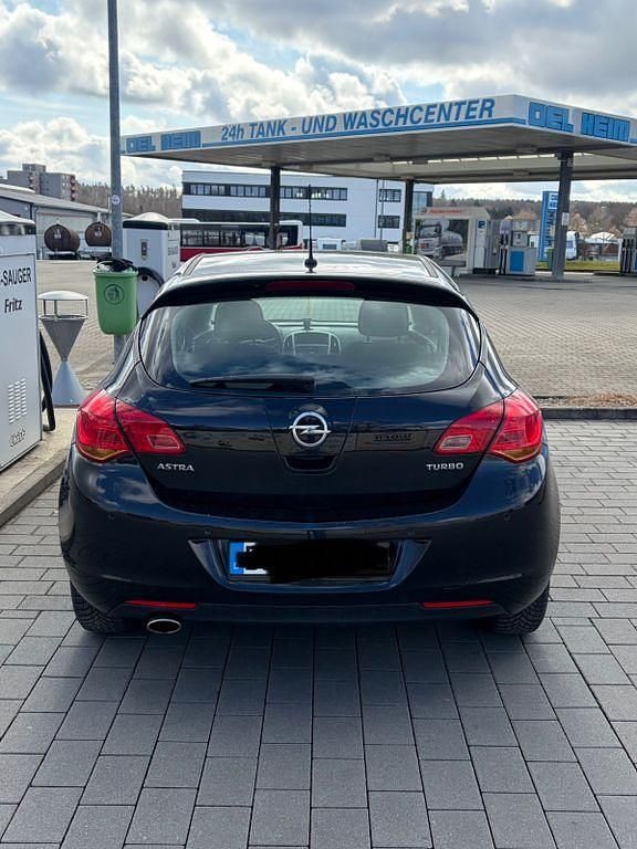 Gebraucht Opel Astra Selection 140 PS (102 kW) 2011 Schwarz Limousine