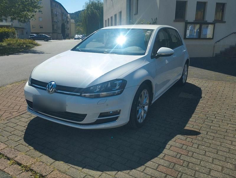 Gebraucht VW Golf VII 125 PS (91 kW) 2016 Weiß Kleinwagen