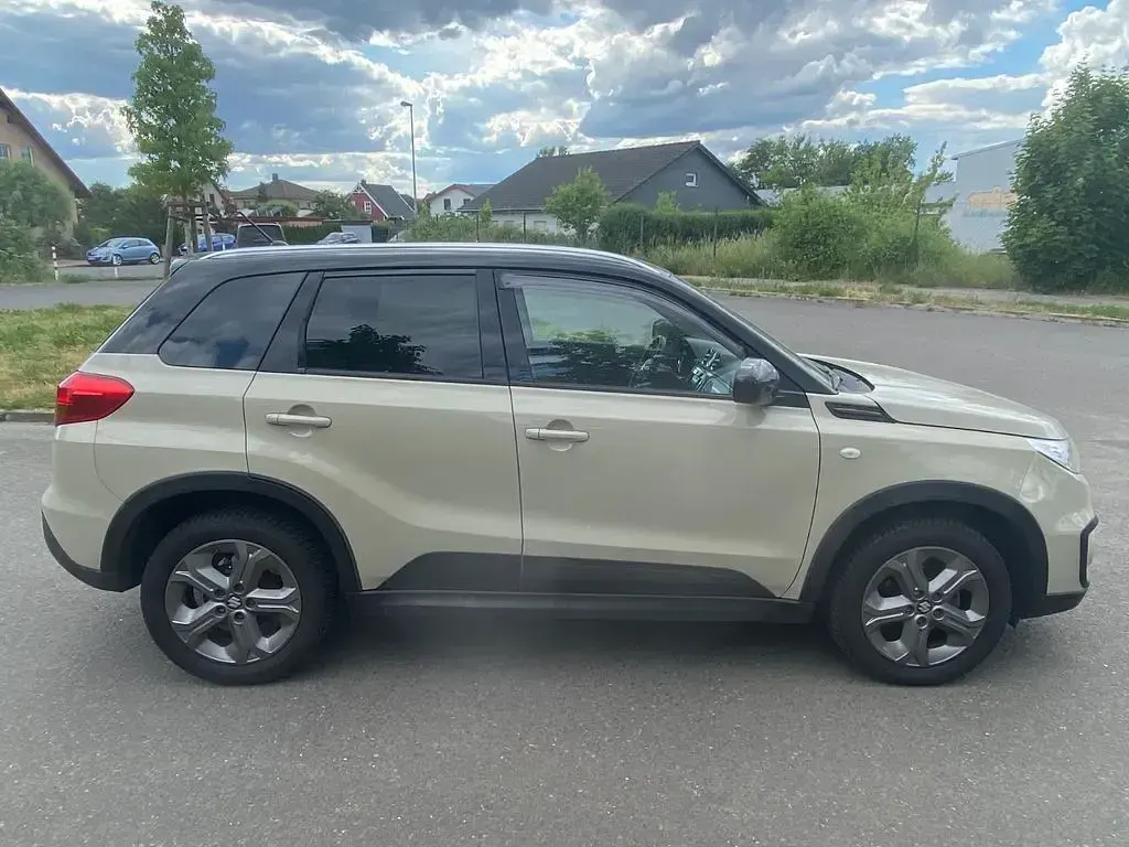 Gebraucht Suzuki Vitara Comfort 120 PS (88 kW) 2015 Beige SUV