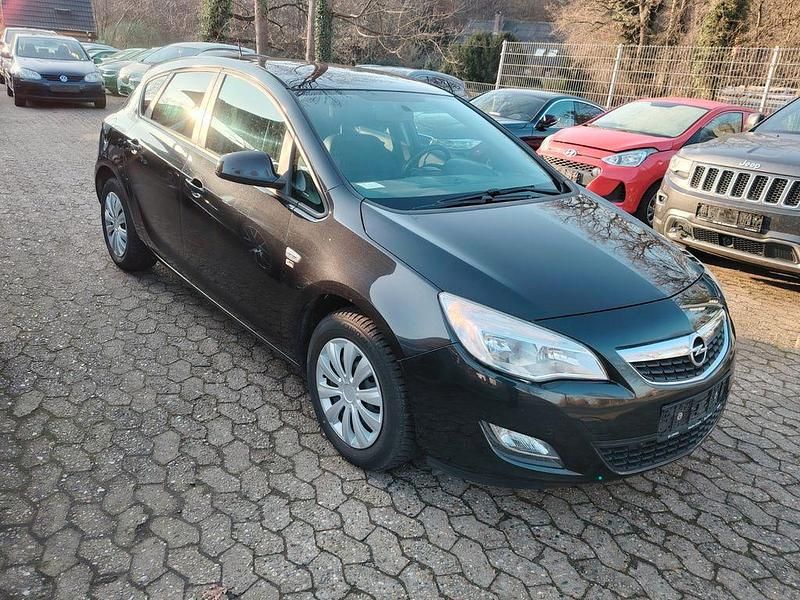 Gebraucht Opel Astra 101 PS (74 kW) 2012 Schwarz Limousine