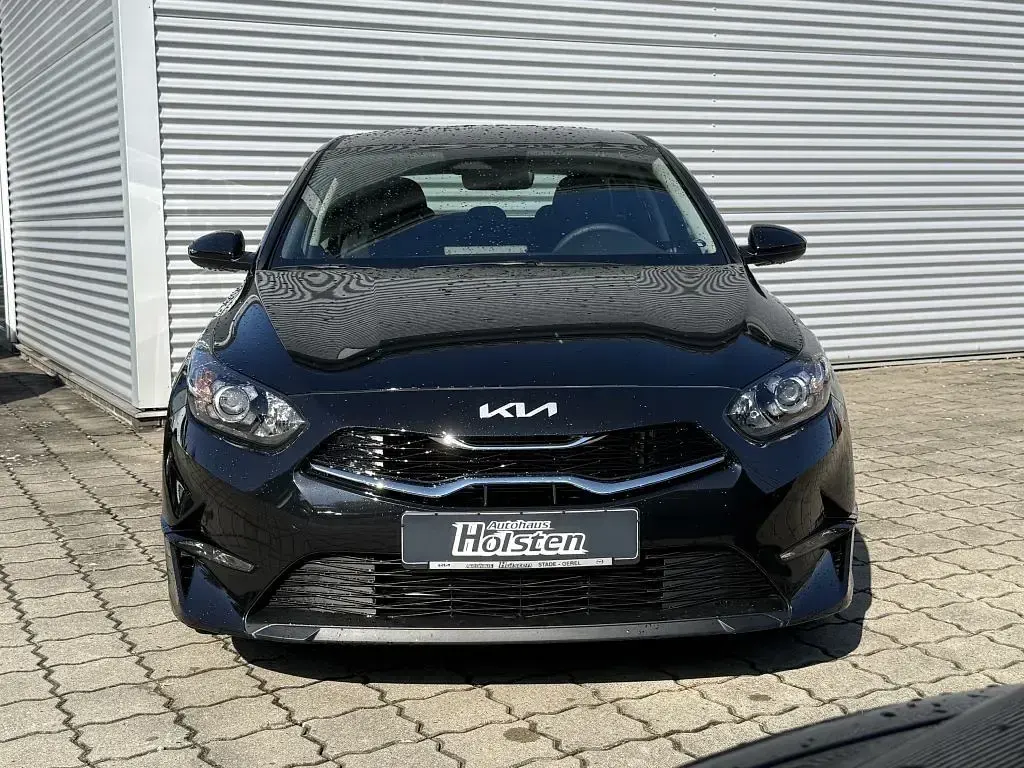 Neu Kia Ceed Comfort 101 PS (74 kW) 2025 Zilinaschwarz metallic Kleinwagen