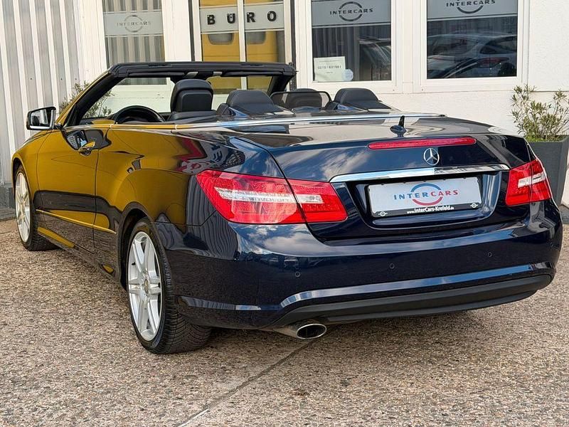 Gebraucht Mercedes E250 AMG line 204 PS (150 kW) 2011 Blau Cabrio