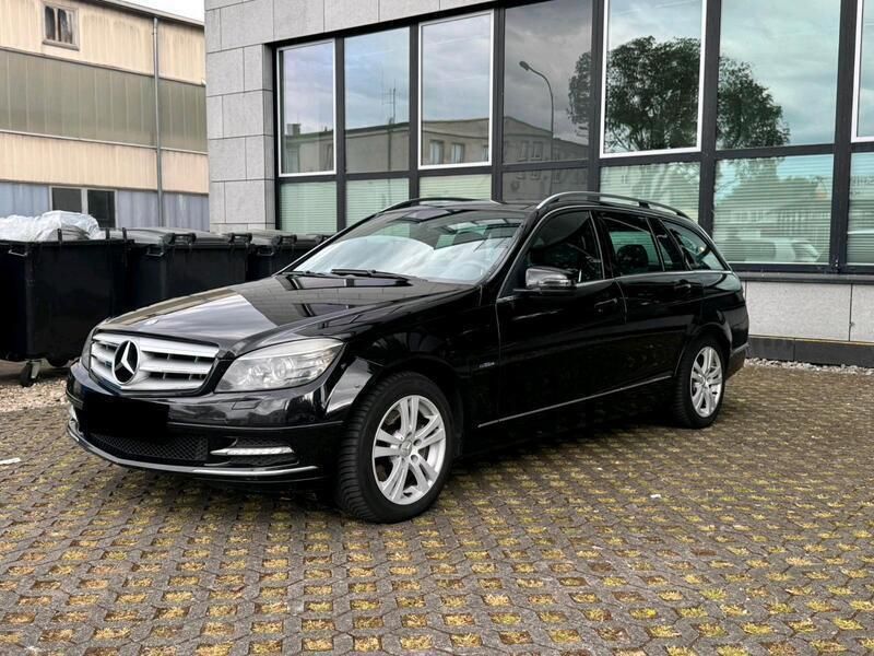 Schwarz Gebraucht 2009 Mercedes C220 Avantgarde Kombi | 3.600 € - Bild 1/4