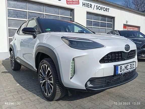 Gebraucht Toyota Yaris Hybrid Advance 130 PS (95 kW) 2024 Platinum weiß metallic / schwarz