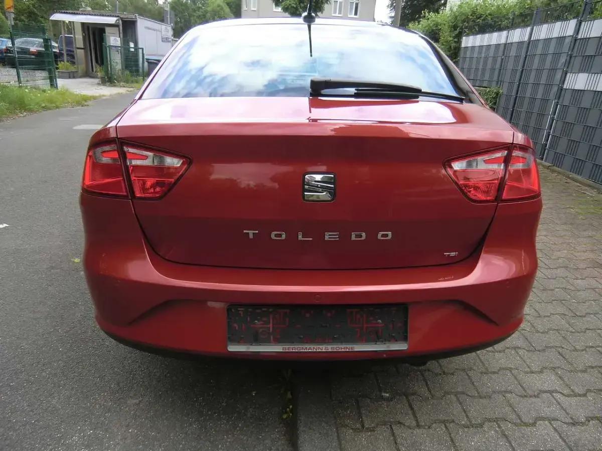 Gebraucht Seat Toledo Style 122 PS (89 kW) 2014 "cherry" rot Kleinwagen
