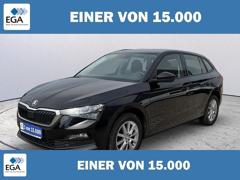 Schwarz metallic Gebraucht 2023 Skoda Scala Ambition Kleinwagen | 18.460 € - Bild 1/4