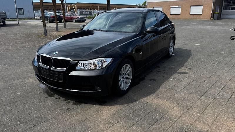 Second-hand BMW 320 150 CP (110 kW) 2007 Negru Berlinǎ