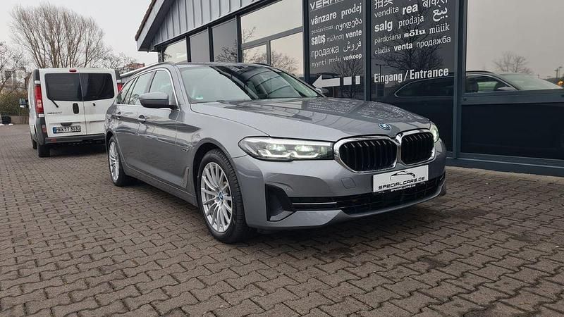 Gebraucht BMW 530e 292 PS (214 kW) 2022 Grau Limousine